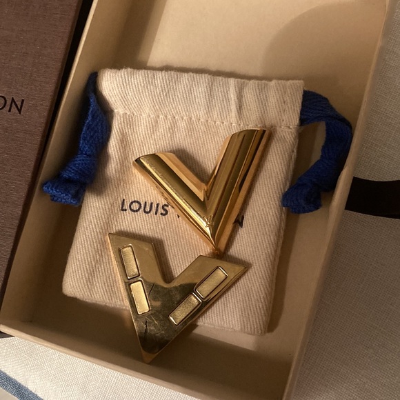 Authentic Louis Vuitton Magnetic V Brooch Brooche Gold - Picture 6 of 15